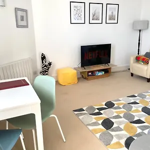Apartment Sea View Family By Gym & Parking, Bournemouth