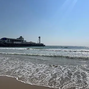 Apartment Palm Court Beachside Retreat: Cozy 2-bedroom Flat In, Bournemouth
